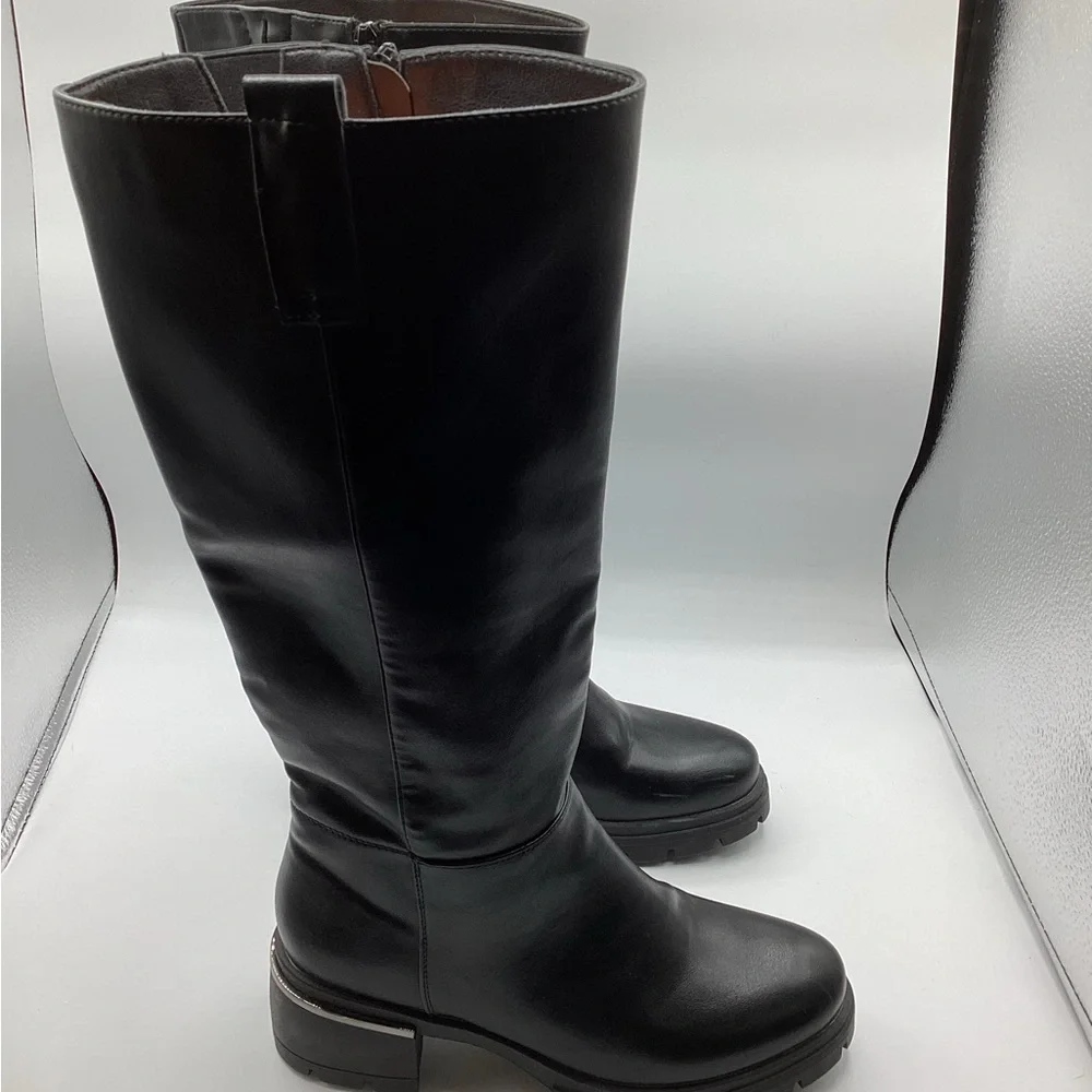 Obsel: women’s boots size 9 or Euro 40 black leather